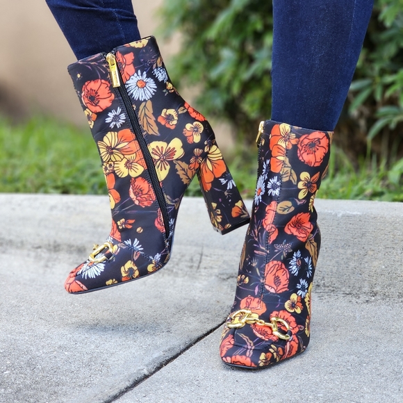 Women Flower Print Square Toe Chain Bit Buckle Block Heel Bootie - Picture 4 of 5